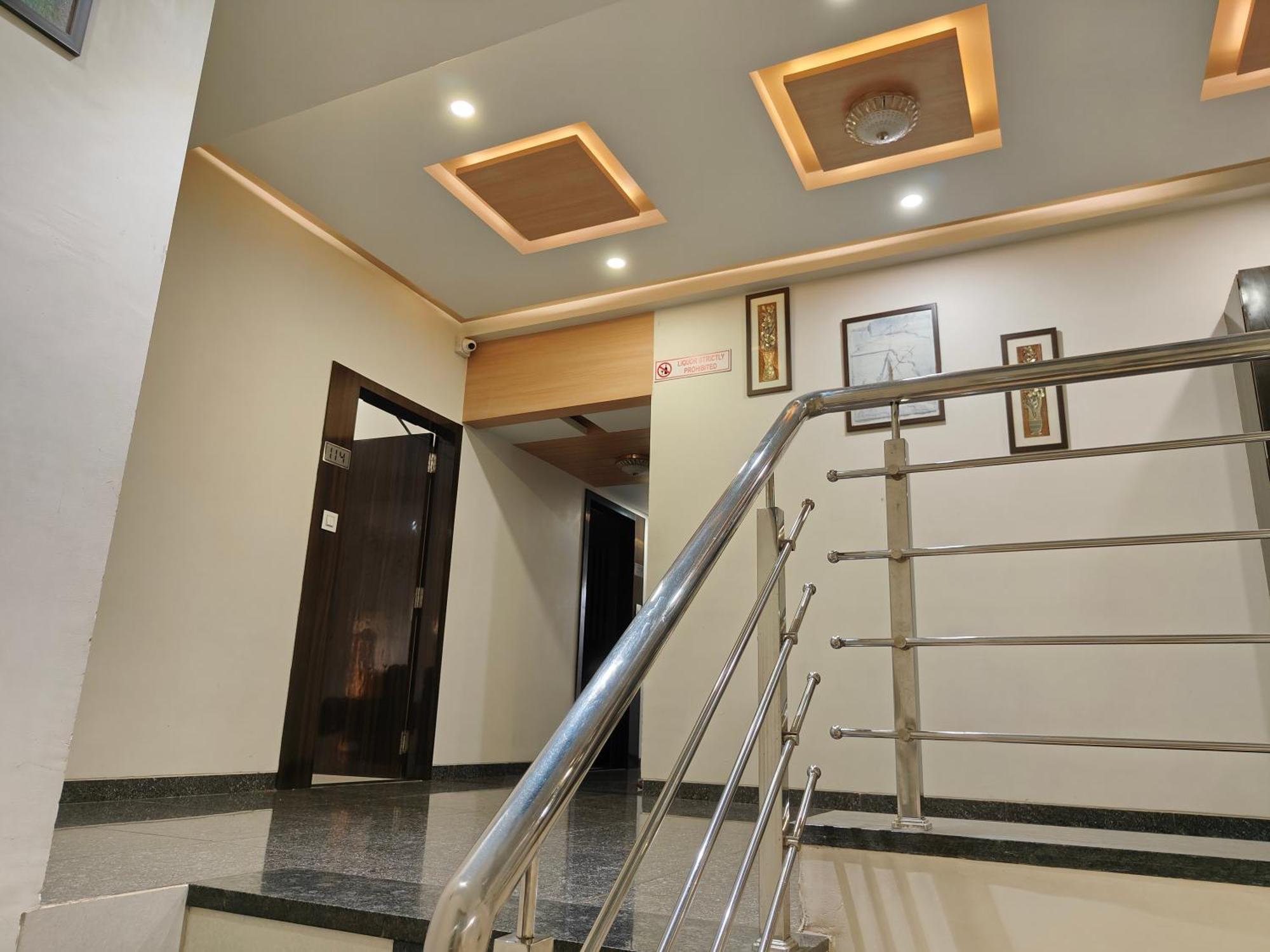 Hotel Sahyog&Rooms Surat Exterior foto