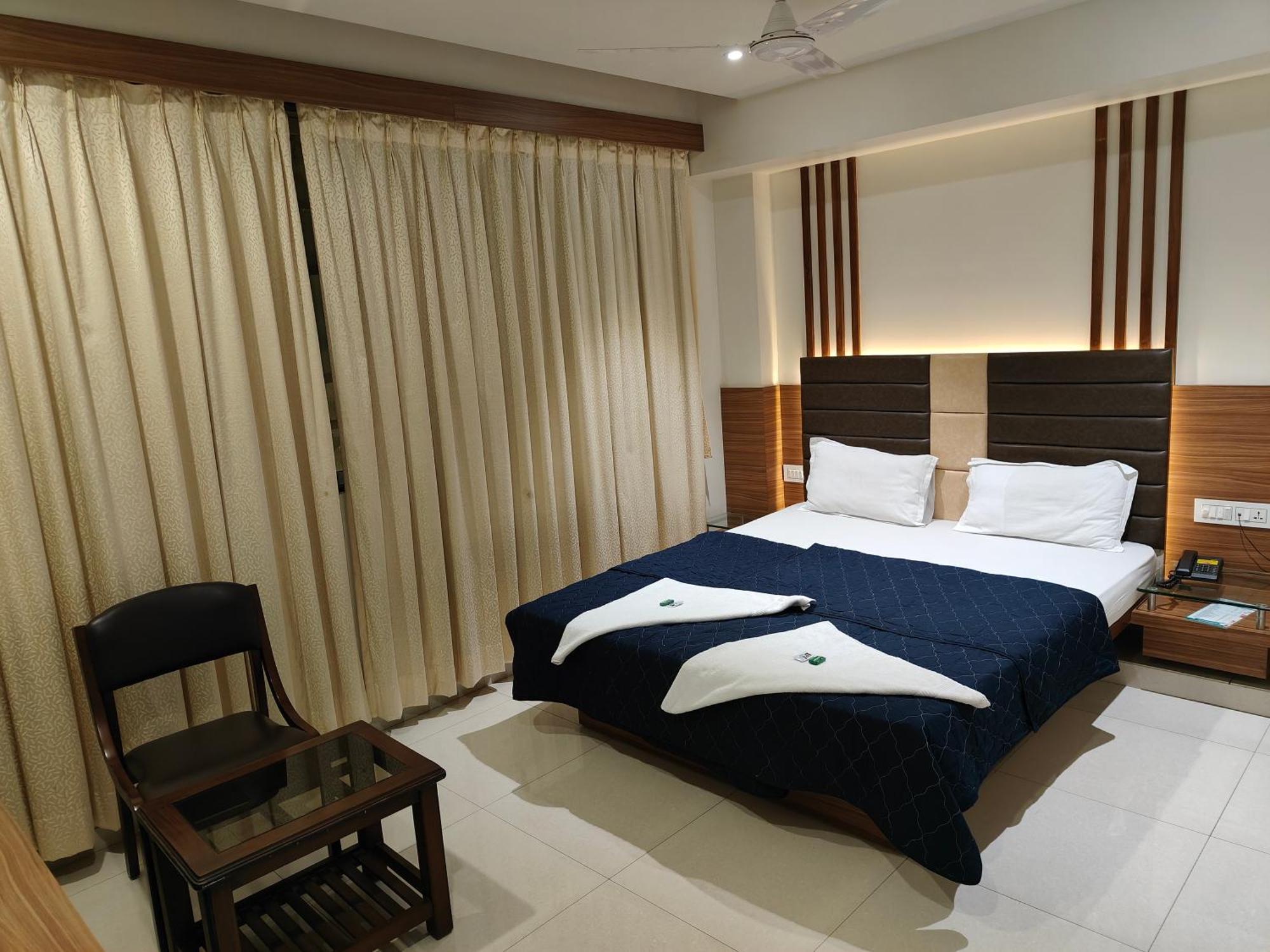 Hotel Sahyog&Rooms Surat Exterior foto