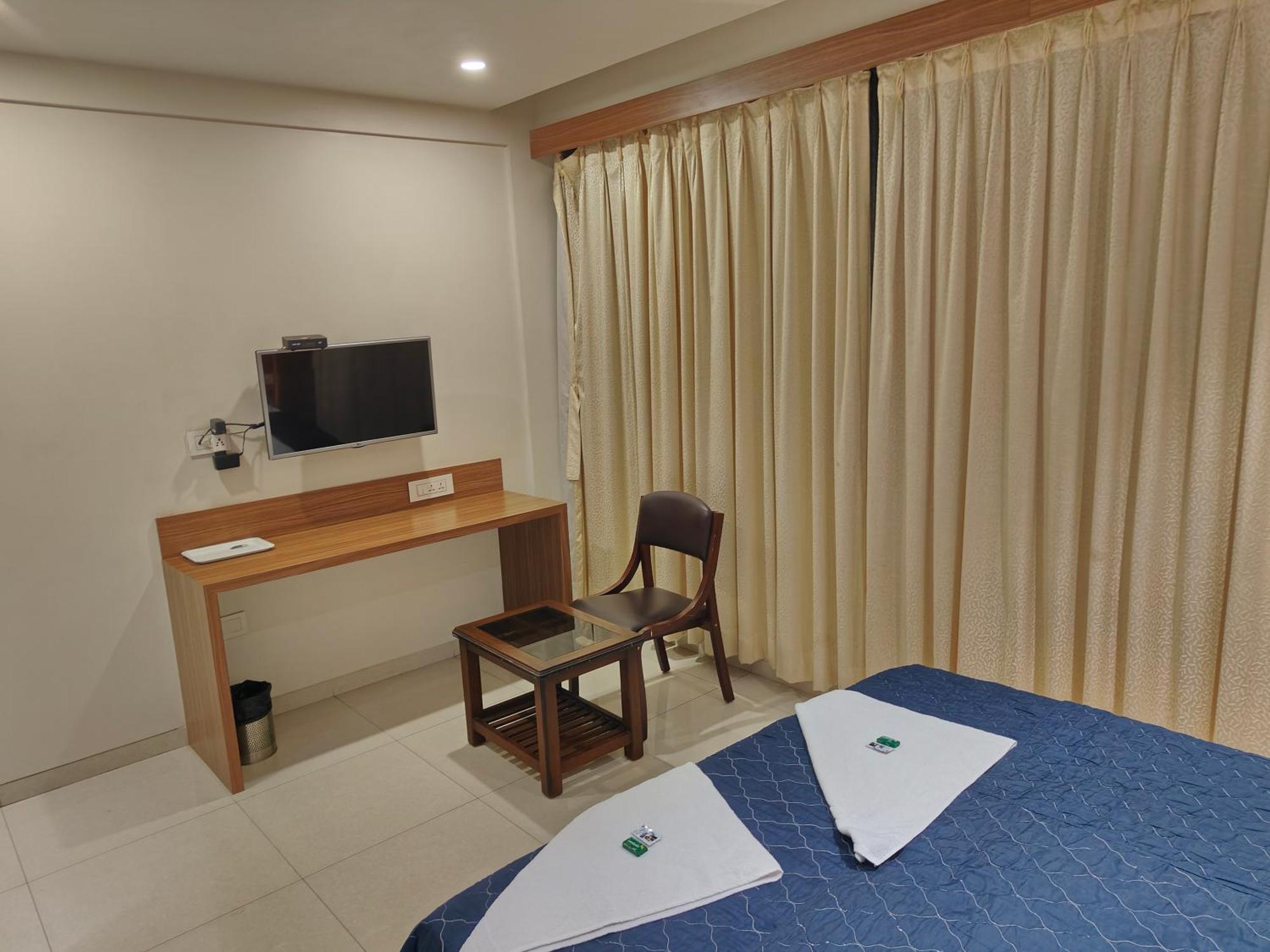 Hotel Sahyog&Rooms Surat Exterior foto