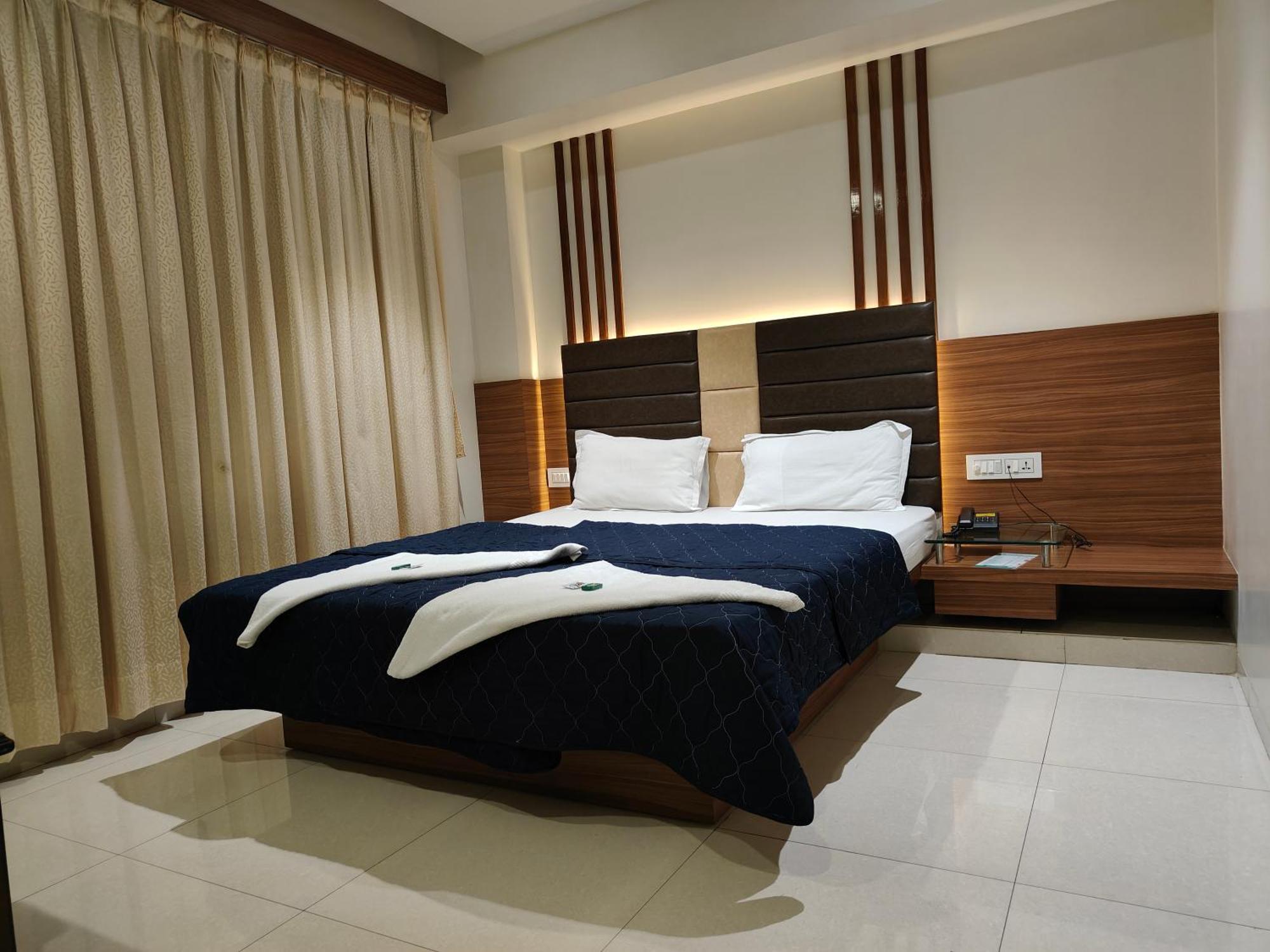 Hotel Sahyog&Rooms Surat Exterior foto