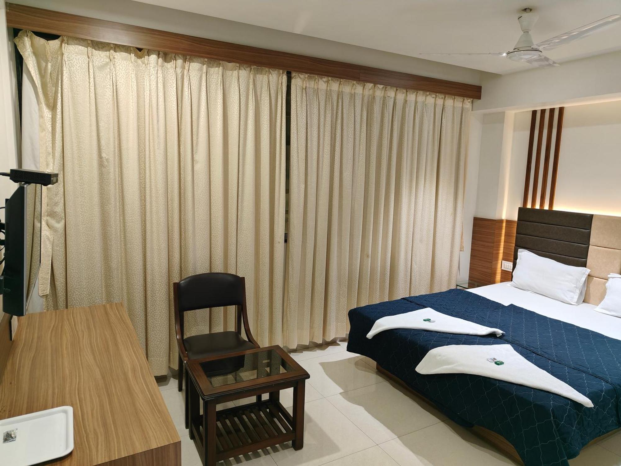 Hotel Sahyog&Rooms Surat Exterior foto