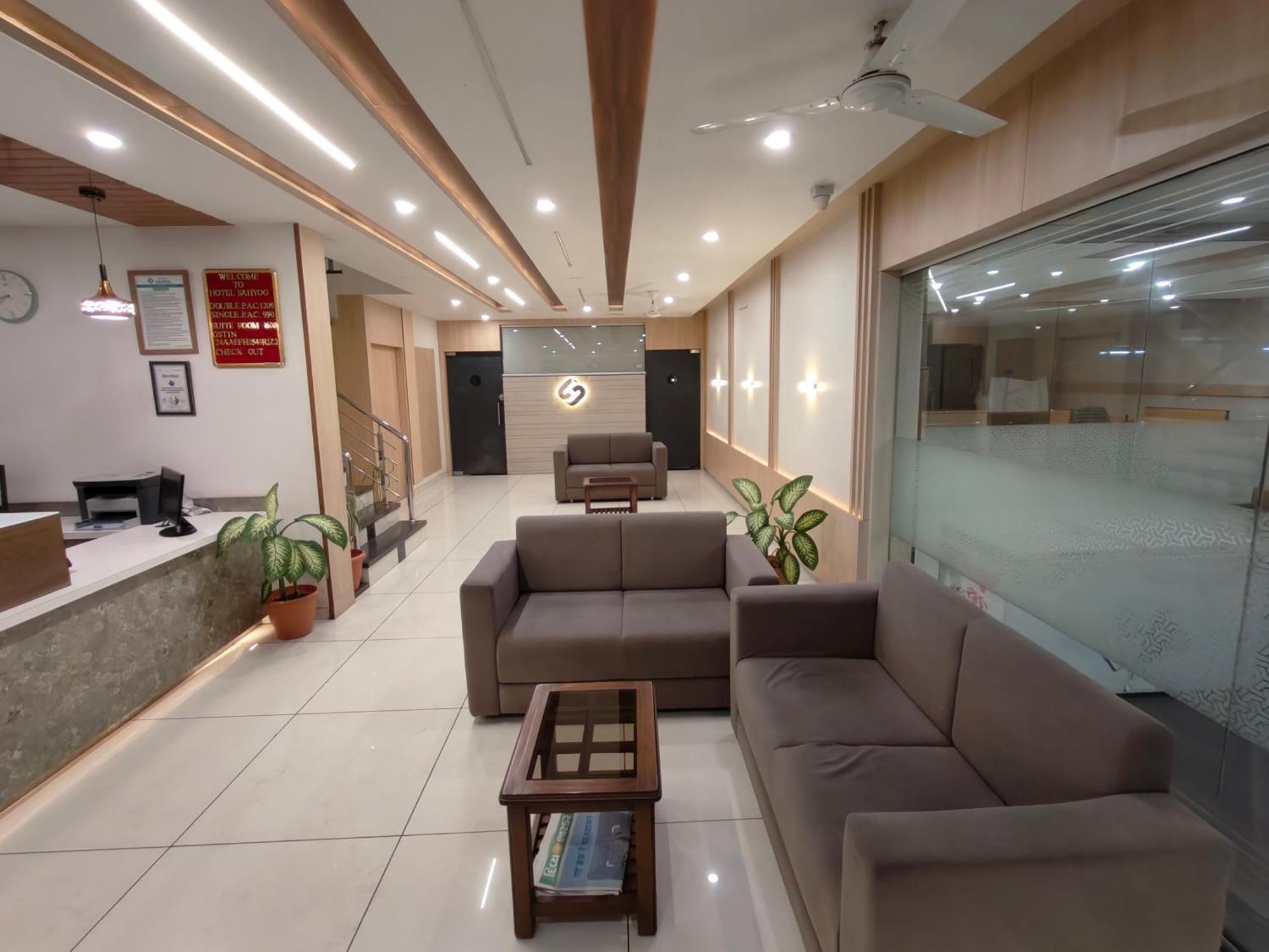 Hotel Sahyog&Rooms Surat Exterior foto