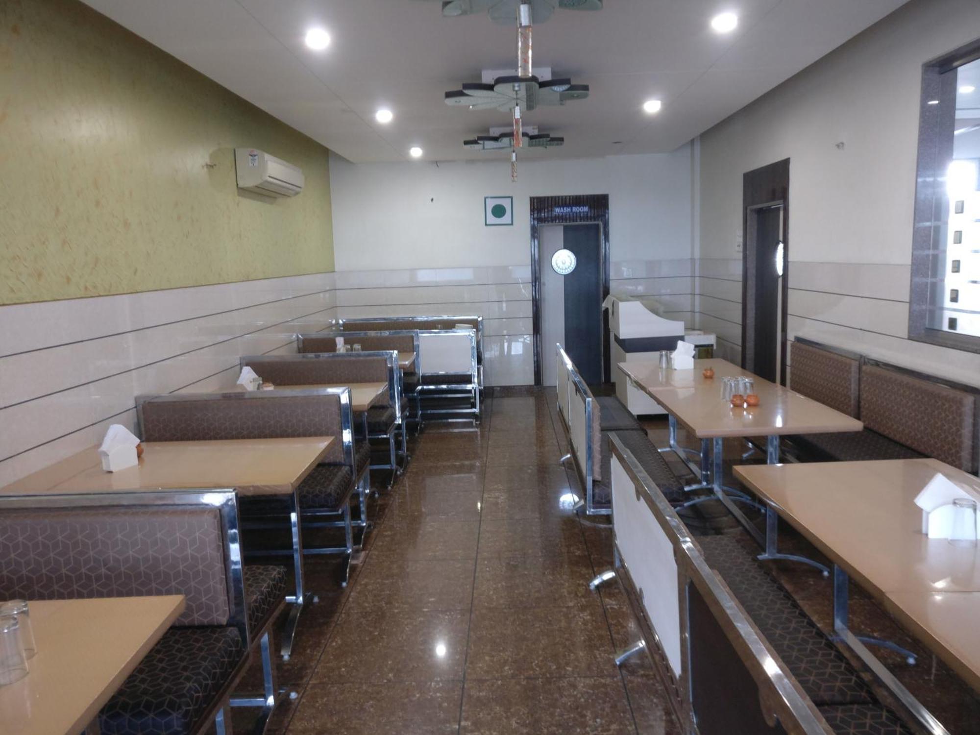 Hotel Sahyog&Rooms Surat Exterior foto